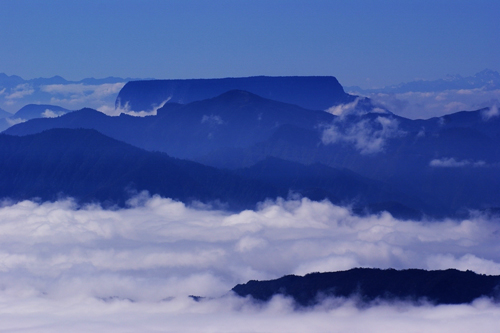 11從峨眉山金頂拍攝大瓦山——作者：張兵.JPG